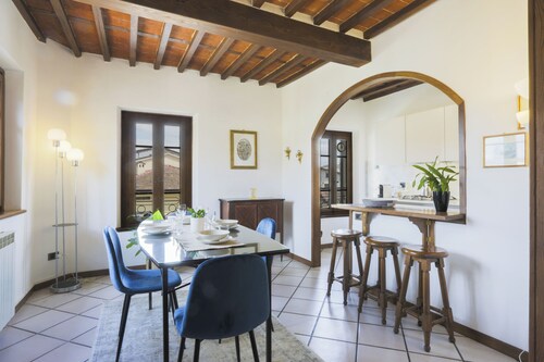 2-bedroom condo in peaceful Lucca with air conditioning and assigned parking