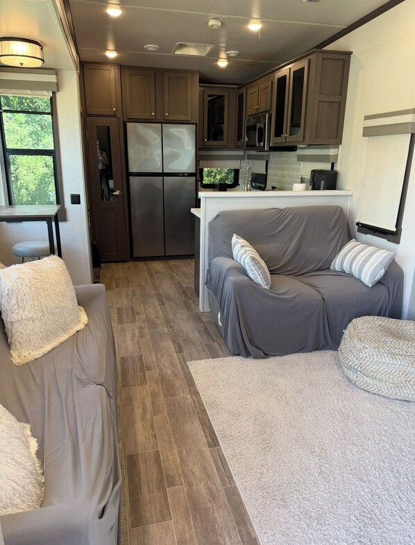 Living area - Luxuray 1-bedroom 1.5 bathroom RV - 2 miles from festival grounds (Thermal)