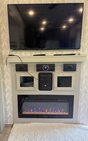 Interior - Luxuray 1-bedroom 1.5 bathroom RV - 2 miles from festival grounds (Thermal)