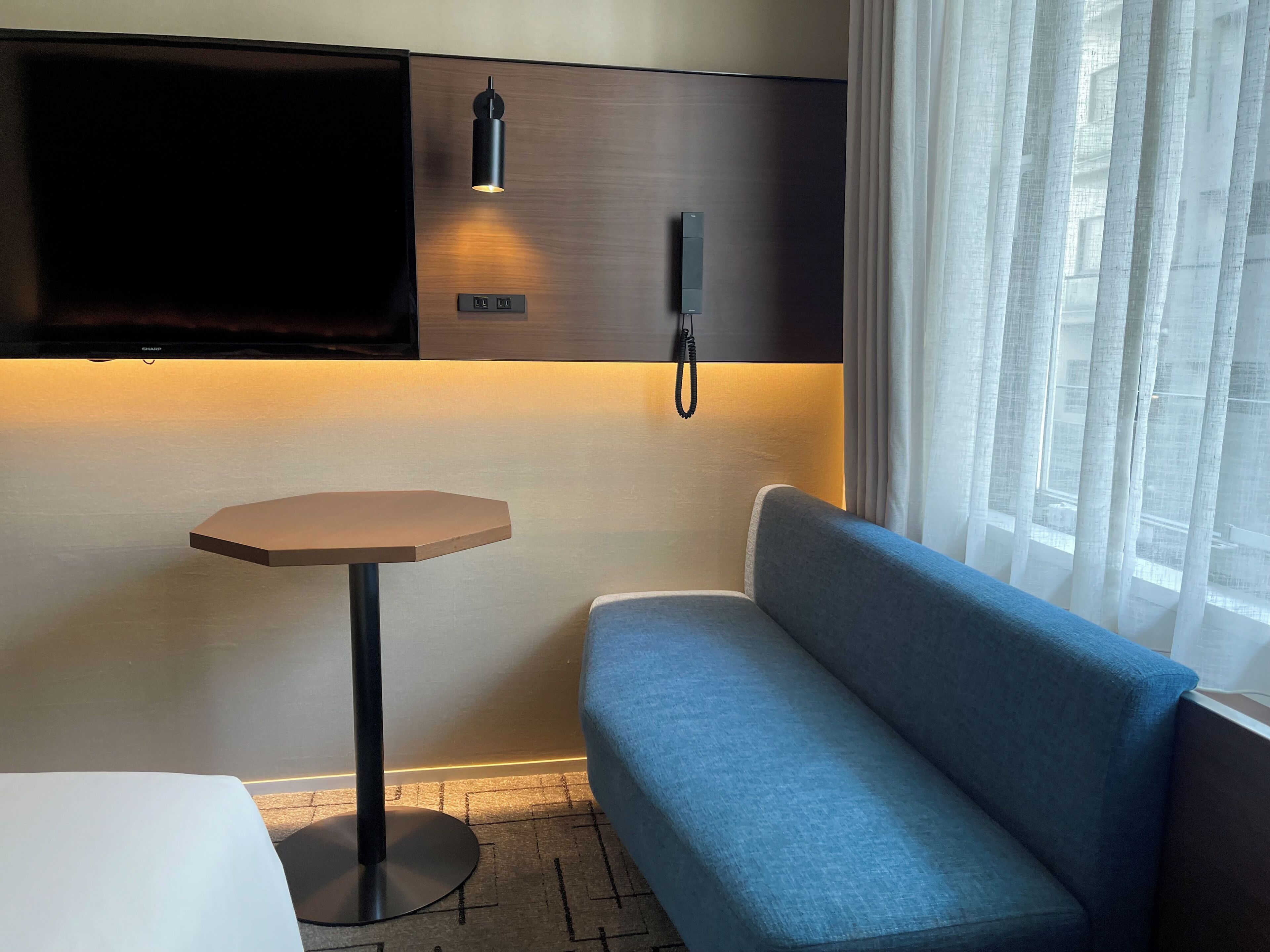Basic Room, 1 Double Bed | In-room safe, desk, blackout drapes, WiFi (free)