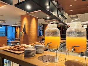Daily buffet breakfast for a fee - Sugata Hotel Osaka Shinsaibashi, Series By Marriott (Osaka)