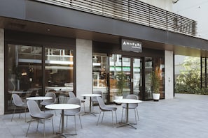 Exterior - Sugata Hotel Osaka Shinsaibashi, Series By Marriott (Osaka)
