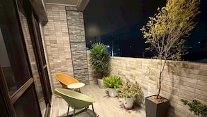 Kamar Quadruple Comfort, pemandangan kota | Teras/patio