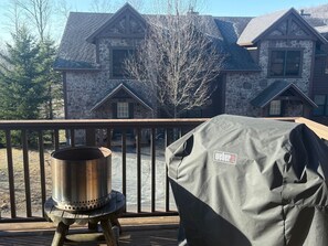 Property grounds - Beautiful Post and Beam 4-bedroom condo in tranquil Mt Snow Vermont! (Dover)