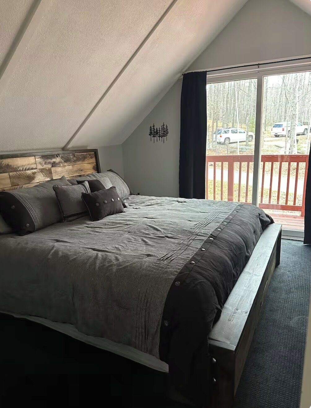 4 slaapkamers, een strijkplank/strijkijzer, internet