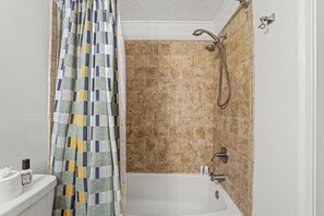 Handtücher, Seife, Toilettenpapier