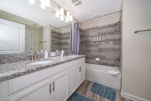 Hair dryer, towels, soap, toilet paper - Championsgate Blue Villa + Private Pool + Resort Access (Davenport)