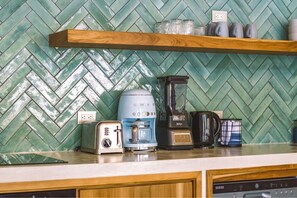 Fridge, microwave, oven, stovetop - New Private Villa · Sleeps 12 · Saltwater Pool, Yoga Deck, BBQ + Daily Service (Tamarindo)