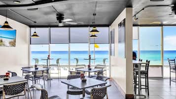 Condo, 1 King Bed with Sofa bed (Tidewater 2309) | Dining