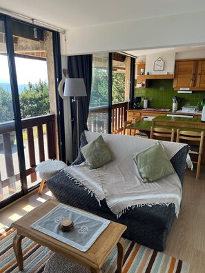 Interior - Very Cozy 1-Bedroom Apartment with a Panoramic View (Les Angles)