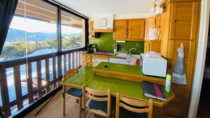 Private kitchen - Very Cozy 1-Bedroom Apartment with a Panoramic View (Les Angles)