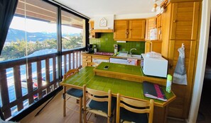 Private kitchen - Very Cozy 1-Bedroom Apartment with a Panoramic View (Les Angles)