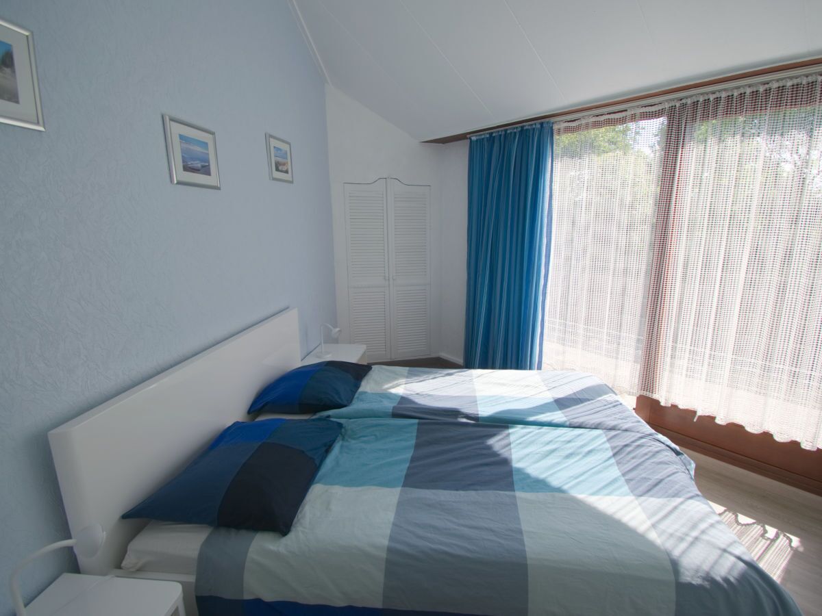 2 slaapkamers, een strijkplank/strijkijzer, reisbedje, gratis wifi