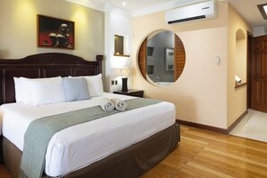 4 bedrooms, iron/ironing board, Internet, bed sheets - Beachfront with pier and saltwater pool for 14 ppl 4 bedrooms (Cozumel)
