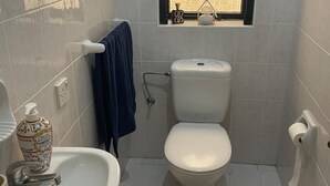 Hårføner, håndklær, såpe og toalettpapir