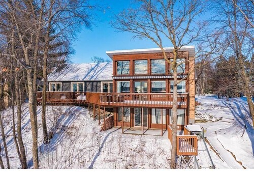 Gull Lake Retreat: Game Room, Golfing, Shopping FirePit, Boating, Restaurants.
