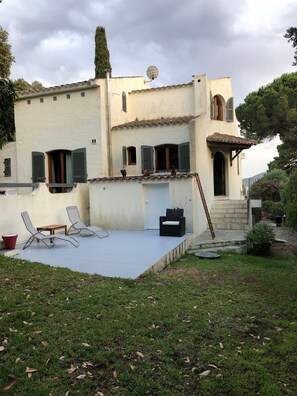Terrace/patio - Charming traditional house located in the calarossa estate, beach access. (Lecci)