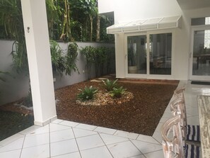 Terrace/patio - Quiet and welcoming house, close to the beach. (São Sebastião)