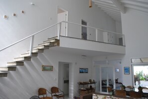 Interior - Quiet and welcoming house, close to the beach. (São Sebastião)