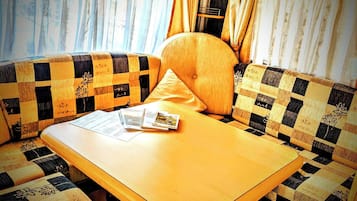 Mobile Unterkunft, 1 Schlafzimmer, Raucher, Balkon | Wohnzimmer