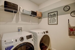 Interior - The Modern- 8 Mi to beach/Kitchenette/
Stylish Palm Coast Home with Patio (Palm Coast)