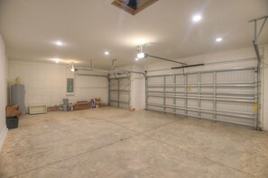 Interior - The Modern- 8 Mi to beach/Kitchenette/
Stylish Palm Coast Home with Patio (Palm Coast)