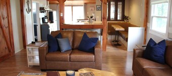 Charming 2-bedroom Lake Cottage