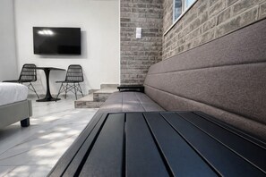 Interior - Modern Downtown Studio - Walk to Metro by ΜΡS (Athina)