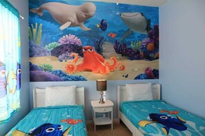 2 bedrooms, iron/ironing board, travel cot, WiFi - Sunshine Stay Near Disney  2BR  Walk to Pool (Kissimmee)
