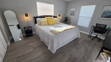 3 bedrooms, desk, iron/ironing board, free WiFi