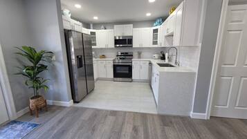 Coffee/tea maker, fridge, microwave, oven
