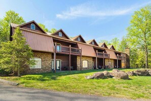 Exterior - Gatlinburg Escape for 6 w Sauna & Community Pool! (Gatlinburg)