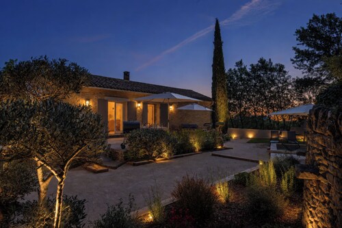 Mas provençal les pitchounes avec jacuzzi