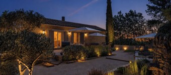 Mas provençal les pitchounes avec jacuzzi