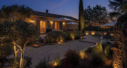 Mas provençal les pitchounes avec jacuzzi