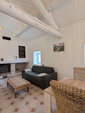 Living area - Vrbo Property (Ménerbes)