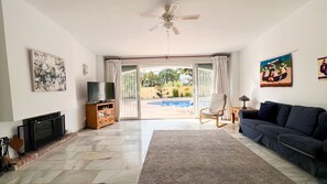 TV, books - Private Villa + Pool | Perfect Calahonda Getaway - Pass the Keys (Mijas)