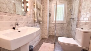 Shower, hair dryer, towels - Private Villa + Pool | Perfect Calahonda Getaway - Pass the Keys (Mijas)
