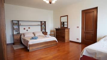 Deluxe Double Room, Balcony, Courtyard View