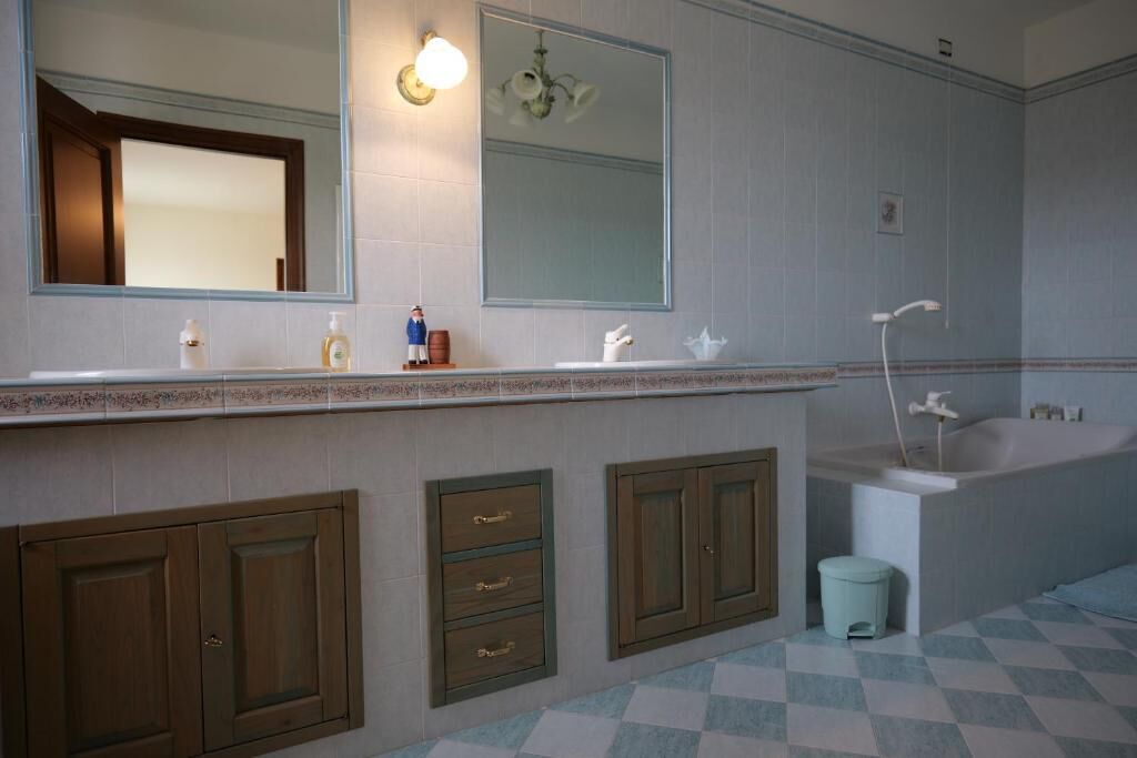 Deluxe-Doppelzimmer, Balkon, Blick auf den Innenhof | Badezimmer