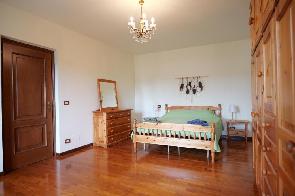 Phòng đôi tiện nghi đơn giản, ban công, quang cảnh vườn