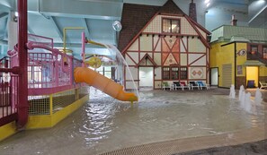 Children’s area - Boyne Peak + Pool Retreat -Golfing, Waterpark, Skybridge & Events (Boyne Falls)