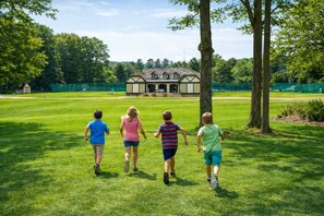 Golf - Boyne Peak + Pool Retreat -Golfing, Waterpark, Skybridge & Events (Boyne Falls)
