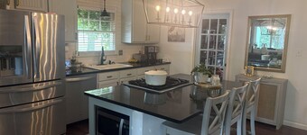 4-bedroom house in Tuscaloosa 35406. 2 miles to campus. Awesome covered deck.