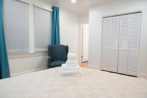 1 habitación, tabla de planchar con plancha, wifi y ropa de cama 