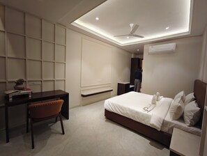 Deluxe Room | Desk, laptop workspace, iron/ironing board, free WiFi - Aceotel Premier Srinivasa, Ujjain (Ujjain)