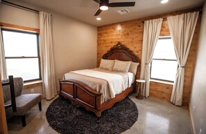 Room - The Horseshoe Lodge, a BRAND NEW spacious modern retreat on 5 acres. (Ardmore)