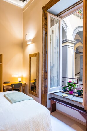 Deluxe Triple Room - BORGO VERGINI SUITES (Napoli)