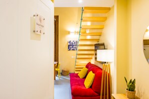 Living area - BORGO VERGINI SUITES (Naples)