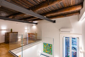 Interior - BORGO VERGINI SUITES (Naples)